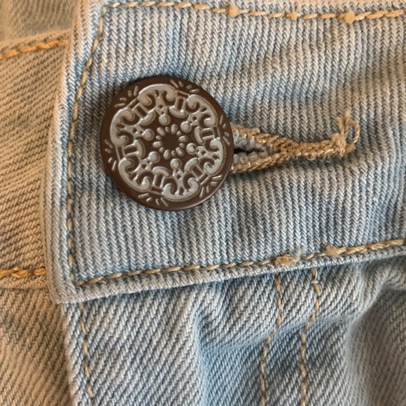 LitZ distressed Denim light washed skirt - Picture 4 of 5